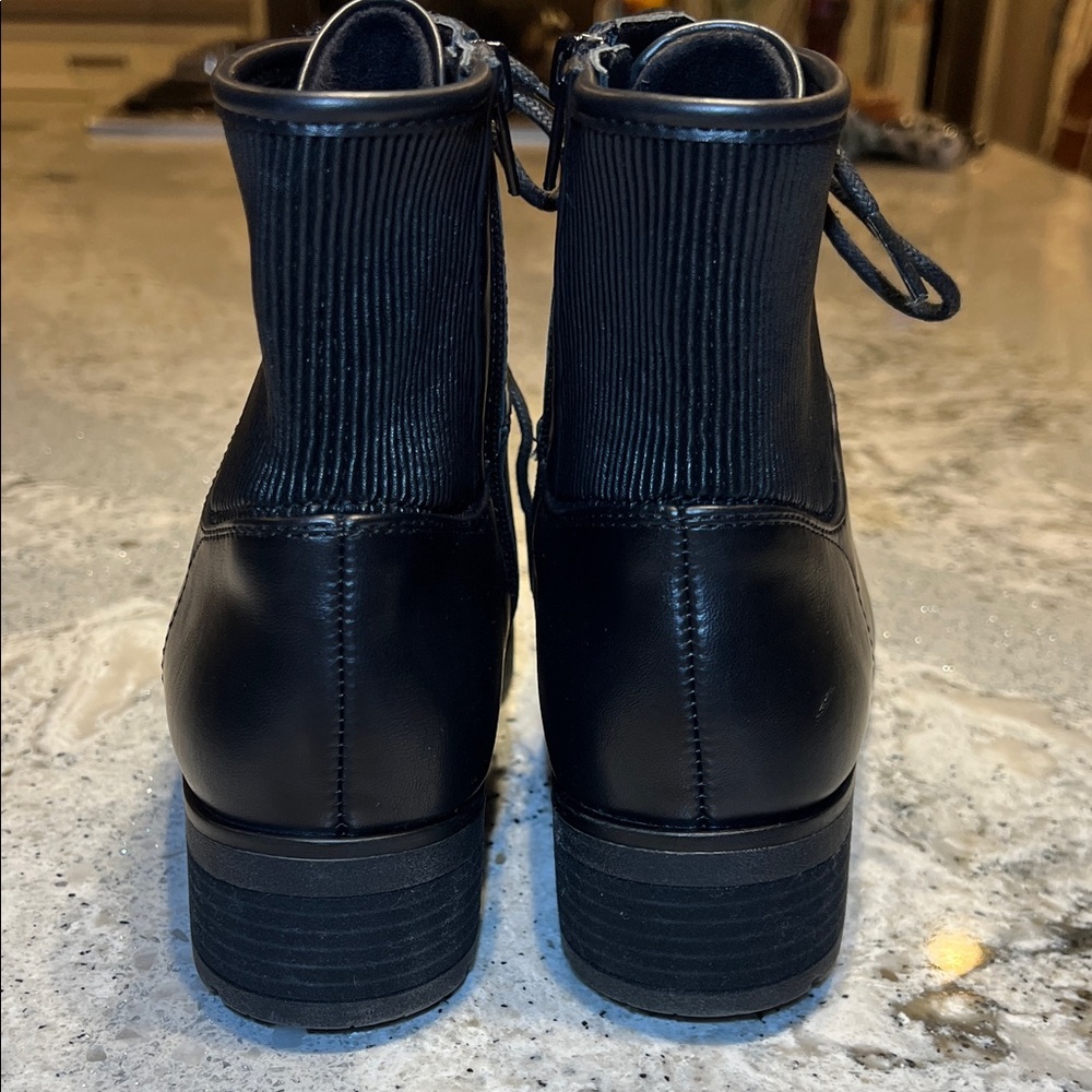 NWOB SOUL Naturalizer Black Lace-Up Boots Size 7 - Picture 5 of 9